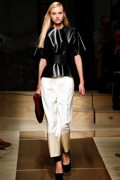 Look 19